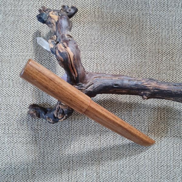 Tanto made of  Narro wood in the Itto-Ryu-Form(Ironwood) ➤ www.bokken-shop.de. Suitable for Aikido, Iaido, Buijinkan, Jodo, Kendo. Your Budo dealer!
